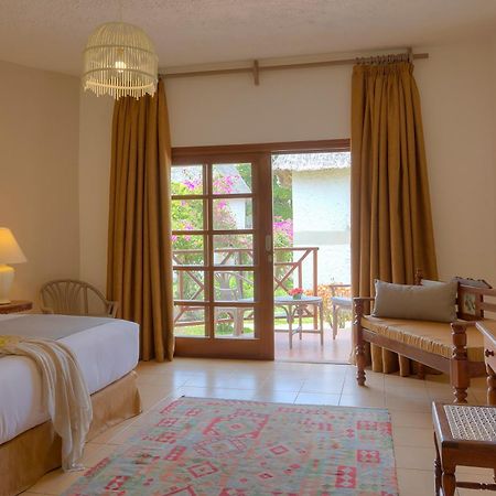 Neptune Village Beach Resort & Spa Galu ภายนอก รูปภาพ