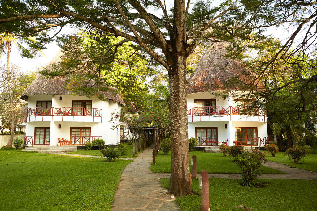 Neptune Village Beach Resort & Spa Galu ภายนอก รูปภาพ