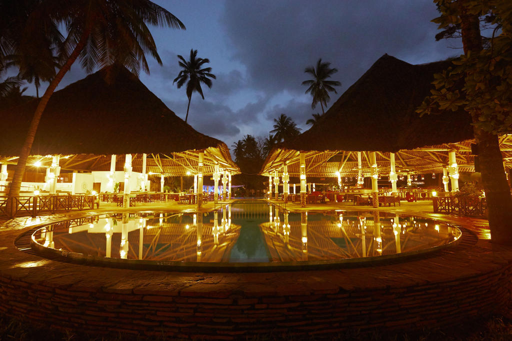 Neptune Village Beach Resort & Spa Galu ภายนอก รูปภาพ
