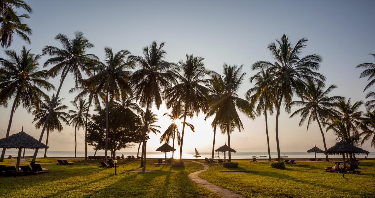Neptune Village Beach Resort & Spa Galu ภายนอก รูปภาพ