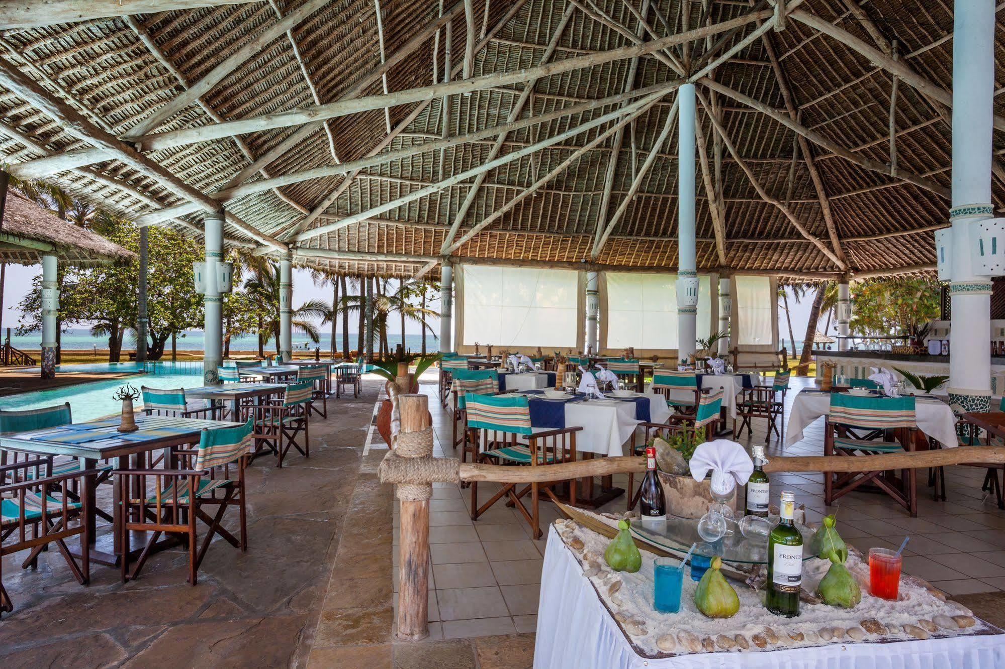 Neptune Village Beach Resort & Spa Galu ภายนอก รูปภาพ