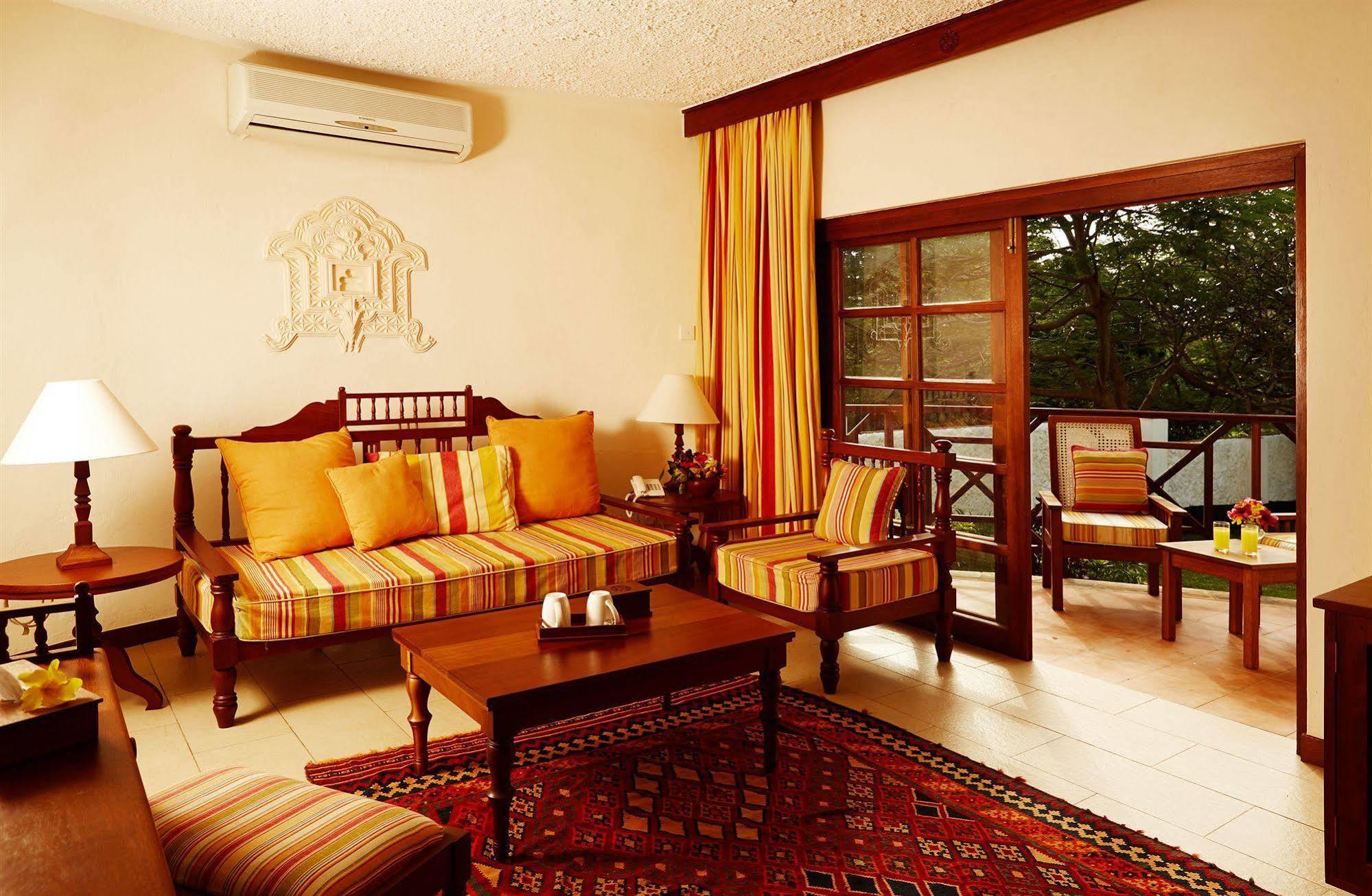 Neptune Village Beach Resort & Spa Galu ภายนอก รูปภาพ
