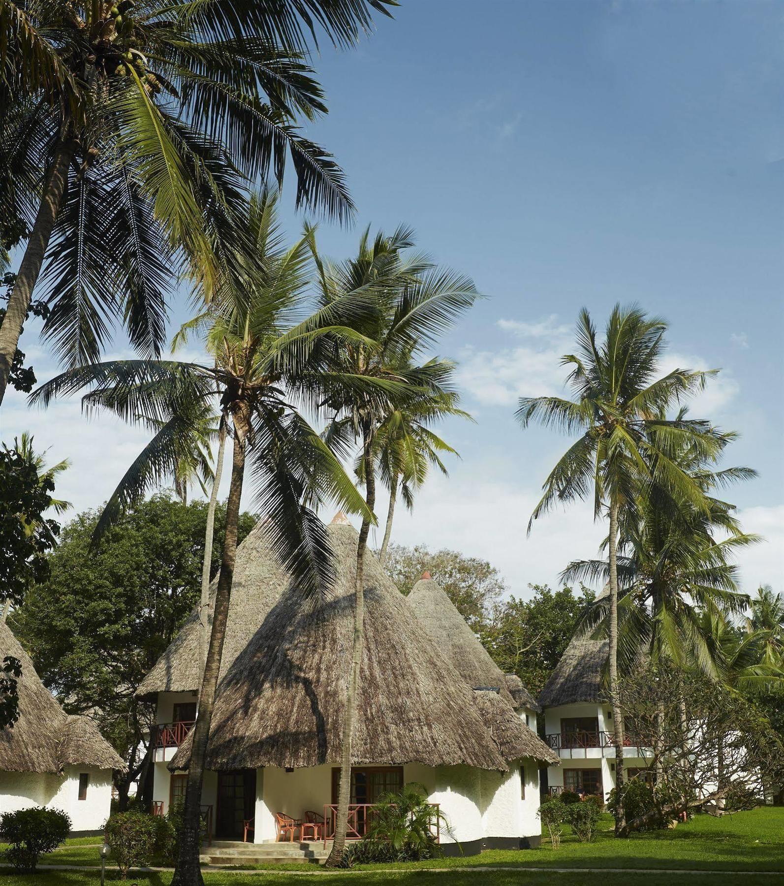 Neptune Village Beach Resort & Spa Galu ภายนอก รูปภาพ