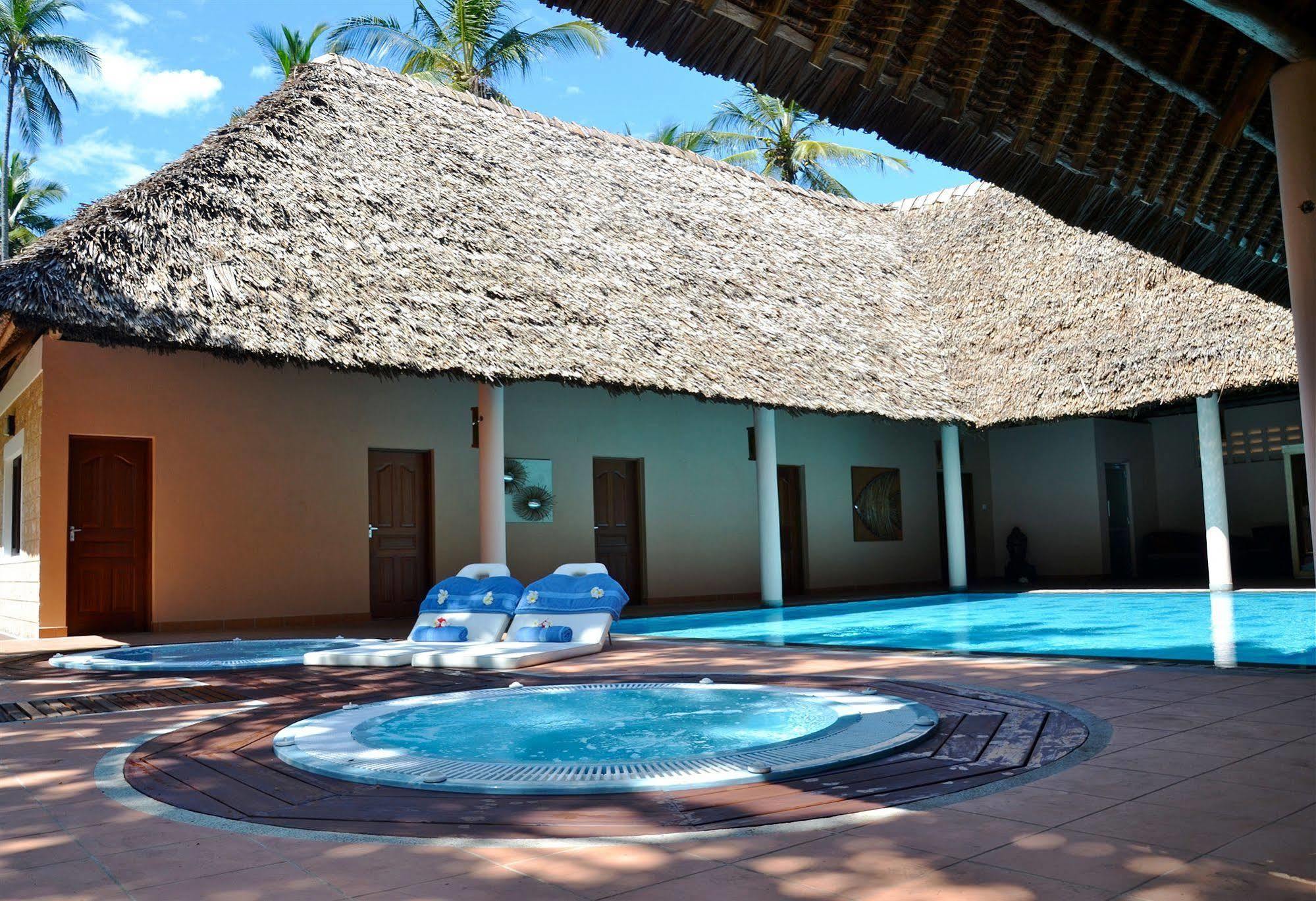 Neptune Village Beach Resort & Spa Galu ภายนอก รูปภาพ