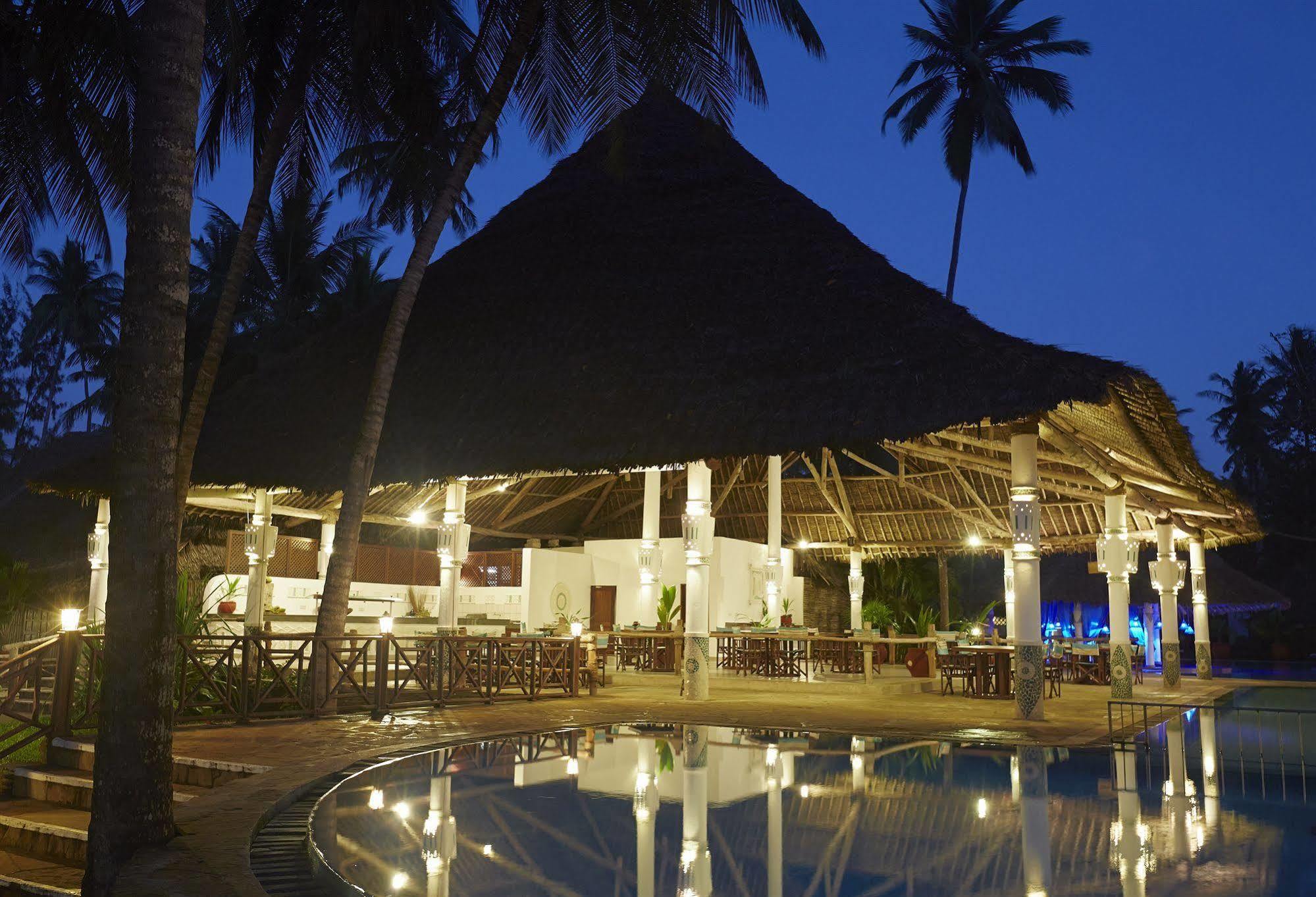 Neptune Village Beach Resort & Spa Galu ภายนอก รูปภาพ