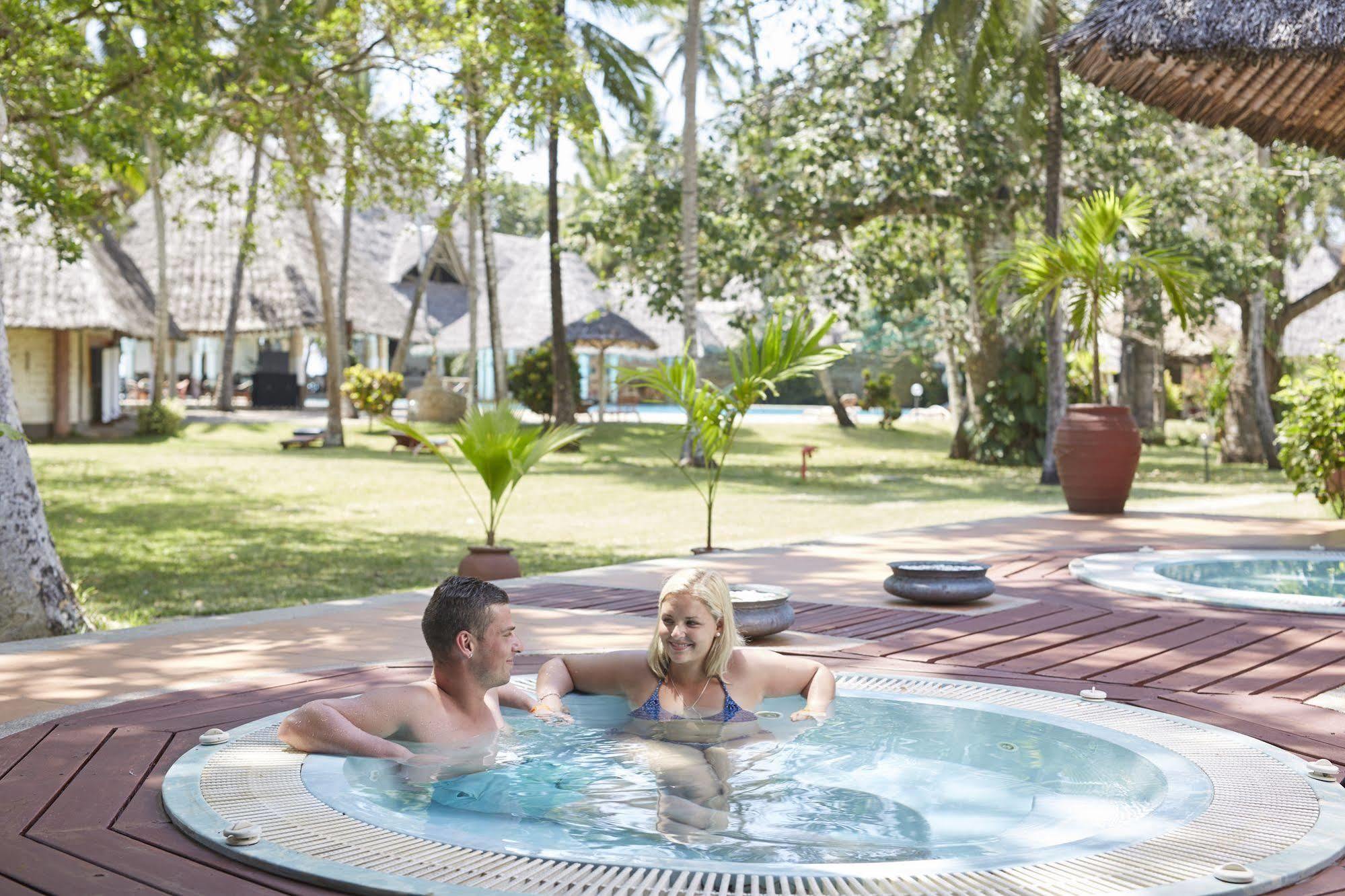 Neptune Village Beach Resort & Spa Galu ภายนอก รูปภาพ