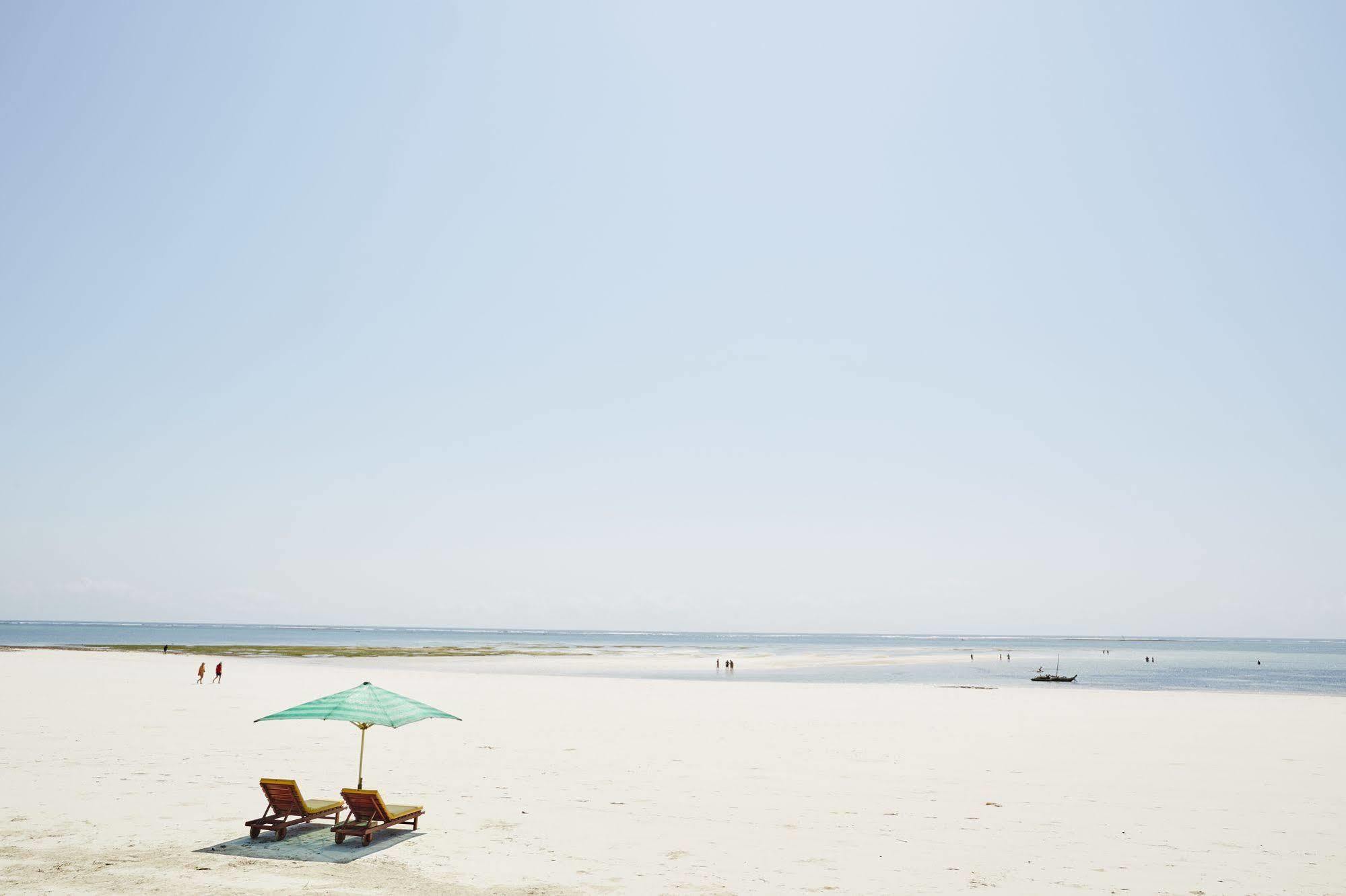 Neptune Village Beach Resort & Spa Galu ภายนอก รูปภาพ