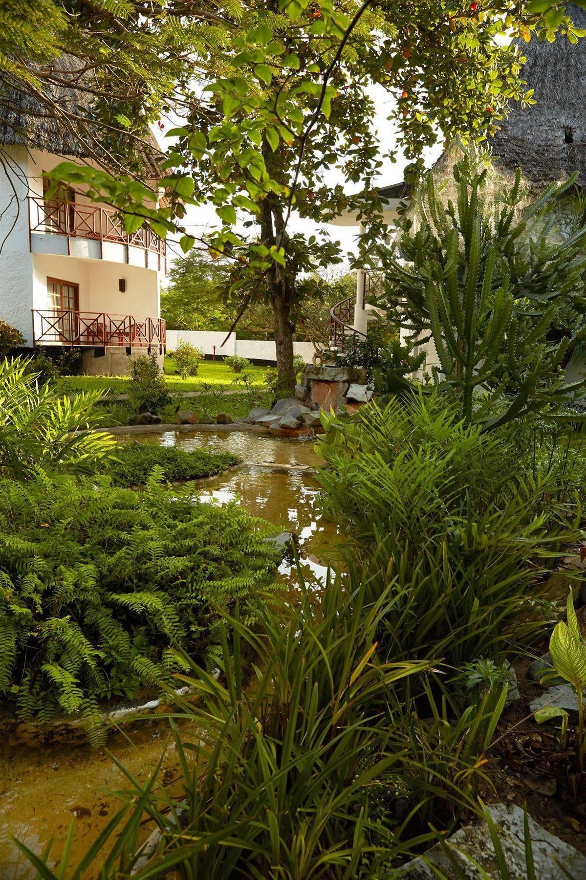 Neptune Village Beach Resort & Spa Galu ภายนอก รูปภาพ
