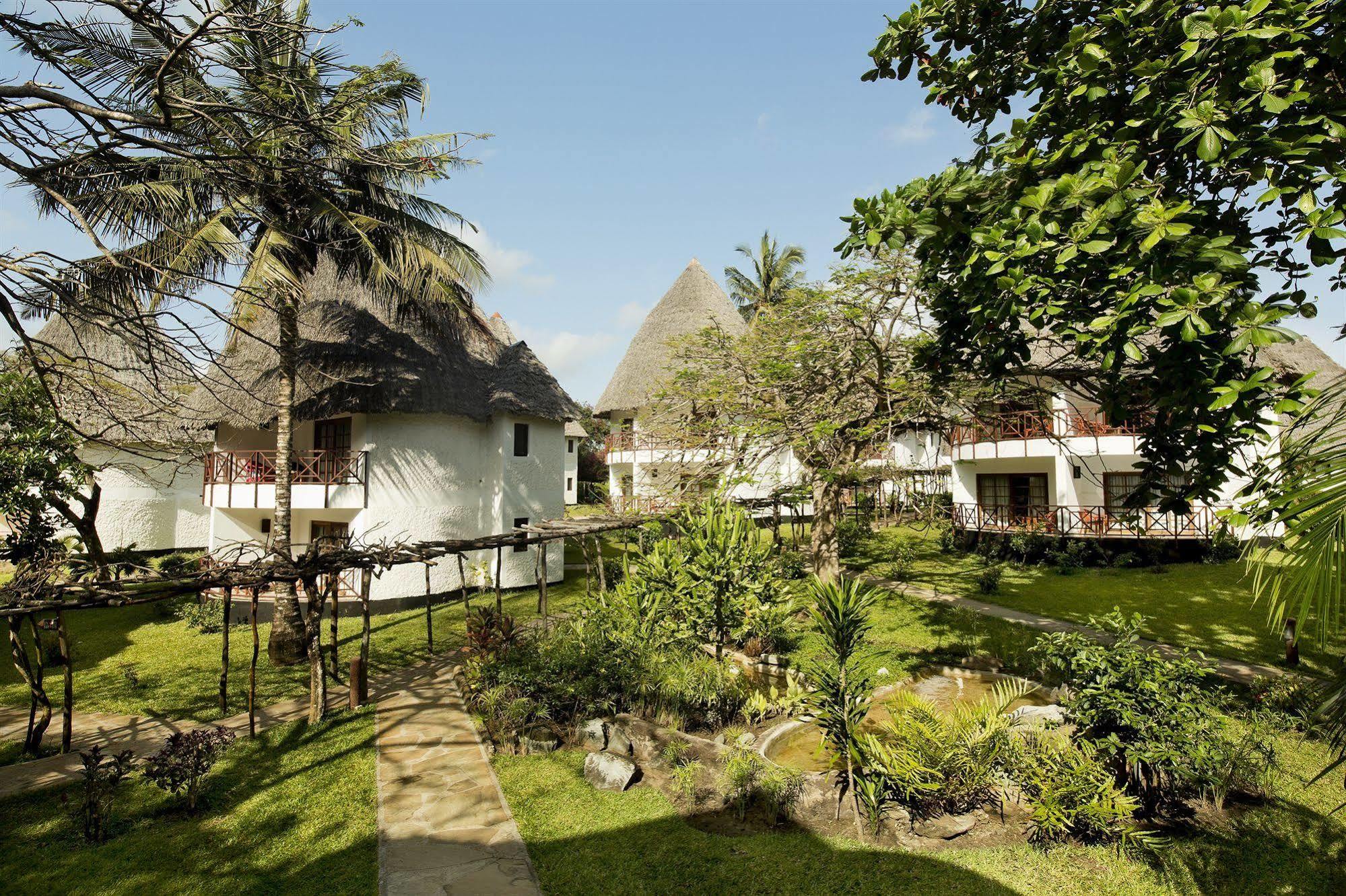 Neptune Village Beach Resort & Spa Galu ภายนอก รูปภาพ