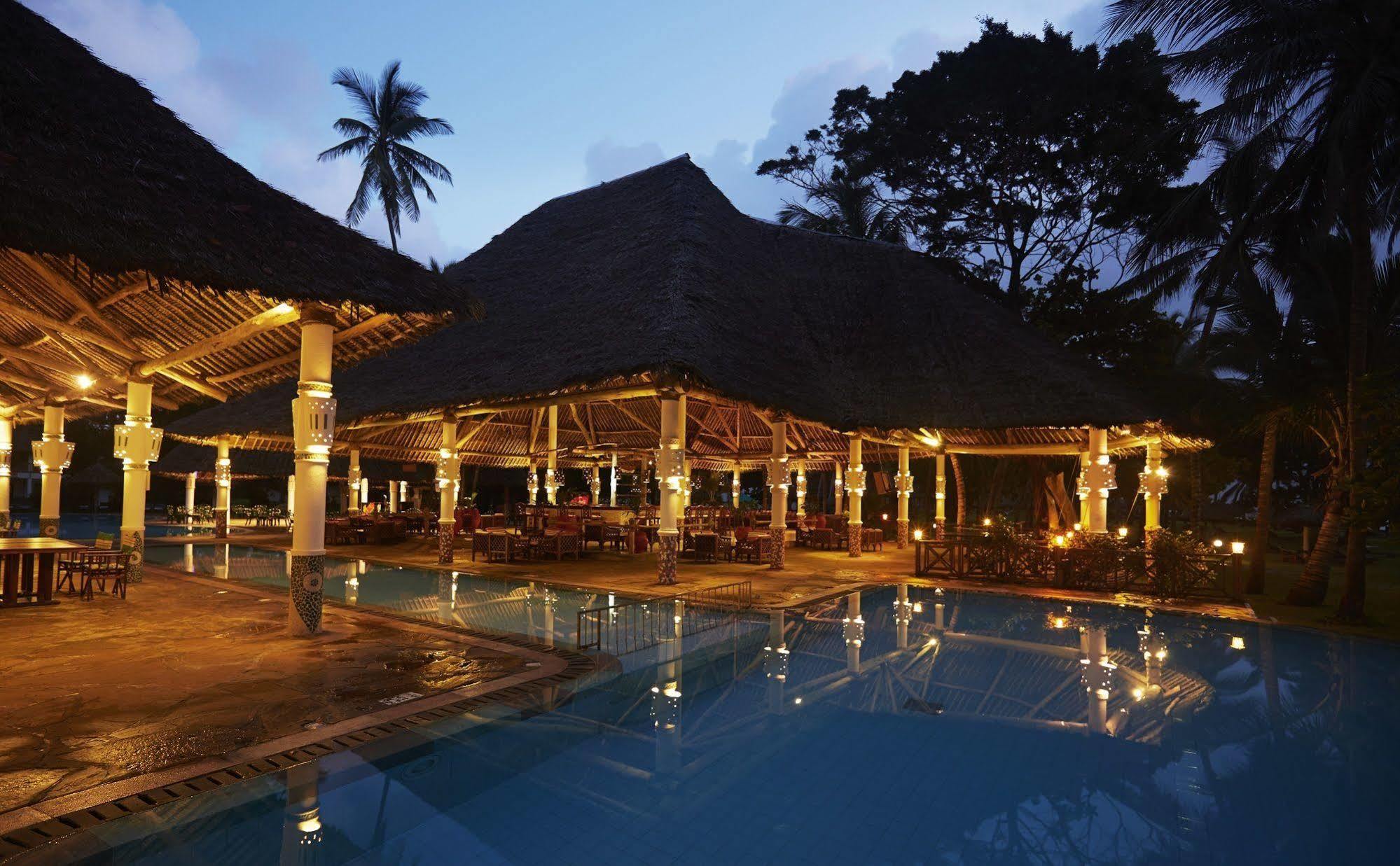 Neptune Village Beach Resort & Spa Galu ภายนอก รูปภาพ